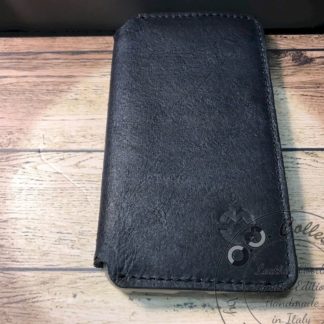 Cover per iPhone X/XS di OM Collection by Andrea Masotti in cuoio e pelle di struzzo fatta a mano